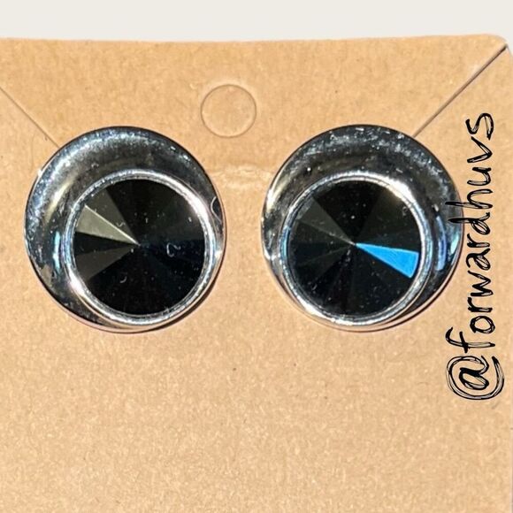 Sarah Coventry Clip-On Silver Tome Earrings with Black Glass Center – 1970s Vint - Picture 5 of 8